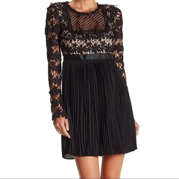 -Romeo and Juliet Couture Dress NWT M