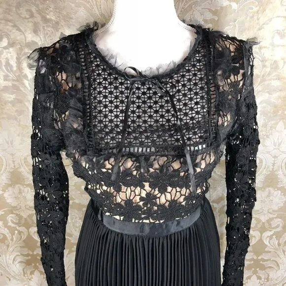 -Romeo and Juliet Couture Dress NWT M