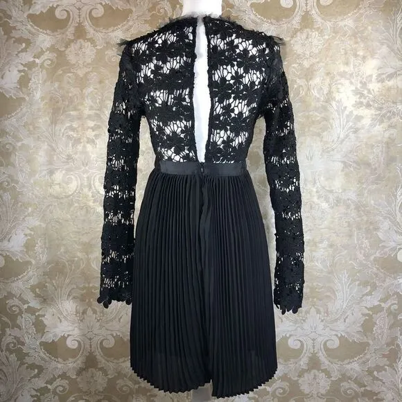 -Romeo and Juliet Couture Dress NWT M