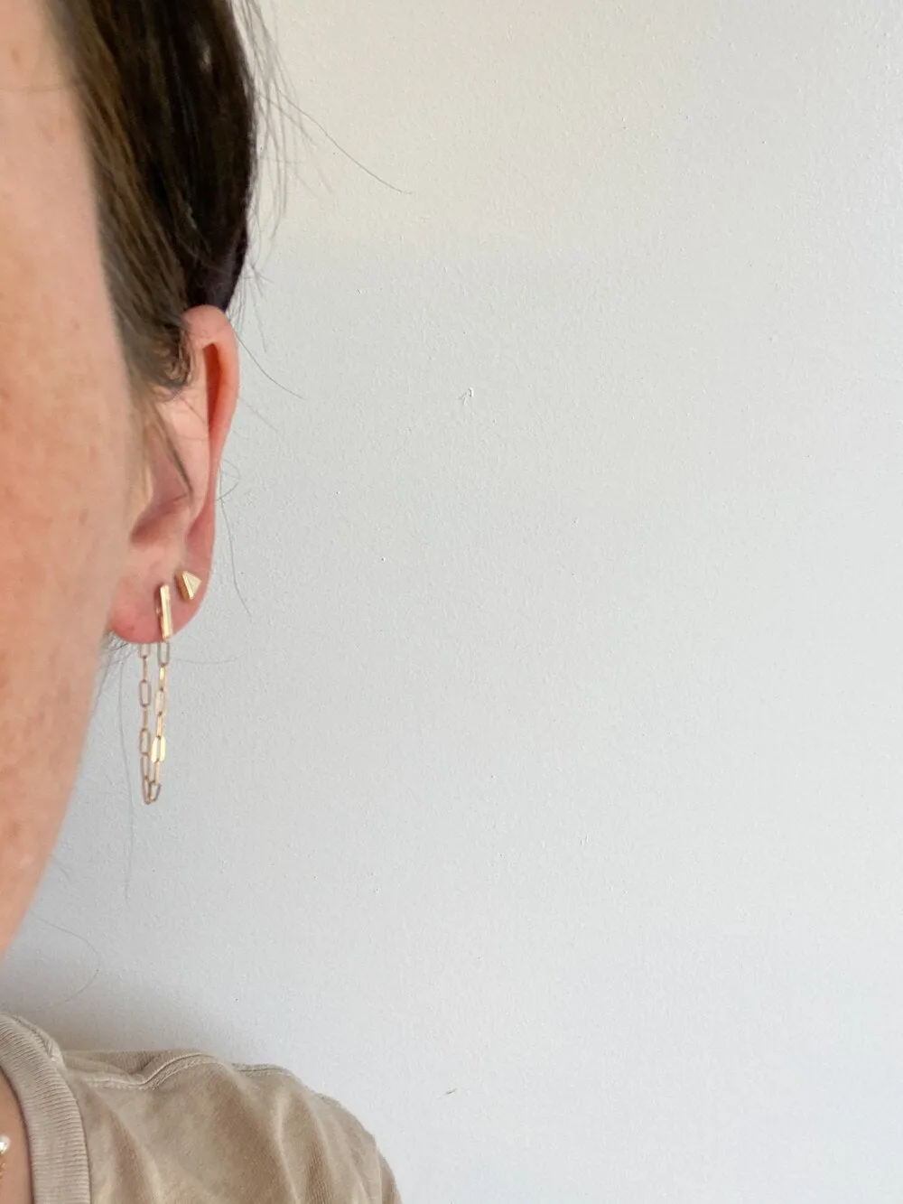BAR STUDS WITH CHAIN SLEEVE