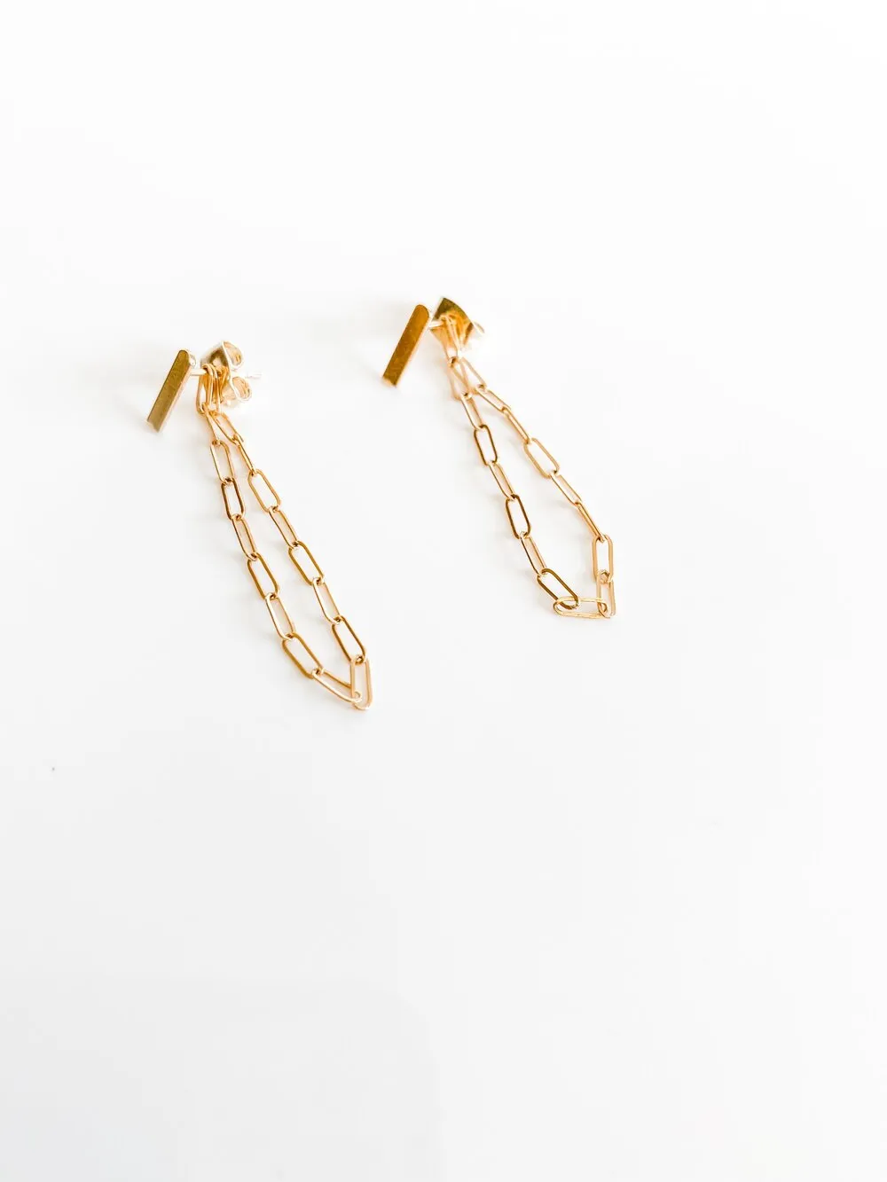 BAR STUDS WITH CHAIN SLEEVE