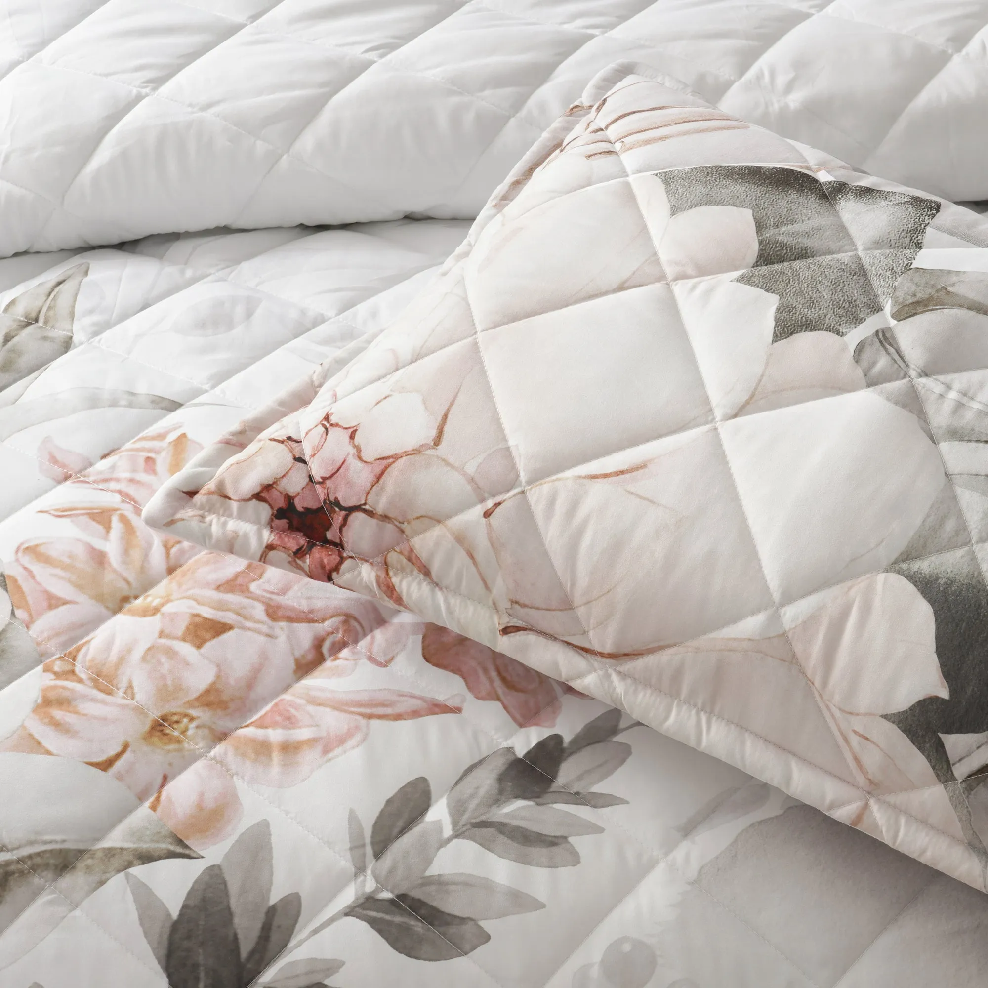 Bianca Bedding Giselle WHITE Coverlet Set