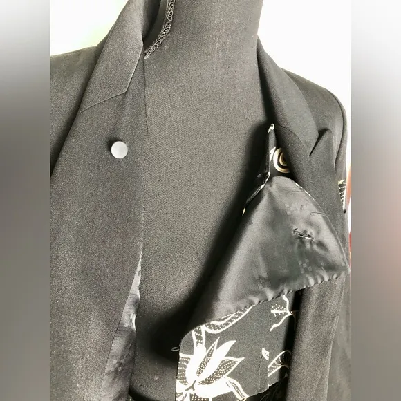 Fashion Black Blazer &amp; Floral Print Skirt Suit Set - Petites