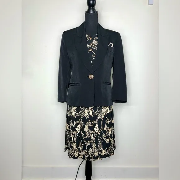 Fashion Black Blazer &amp; Floral Print Skirt Suit Set - Petites