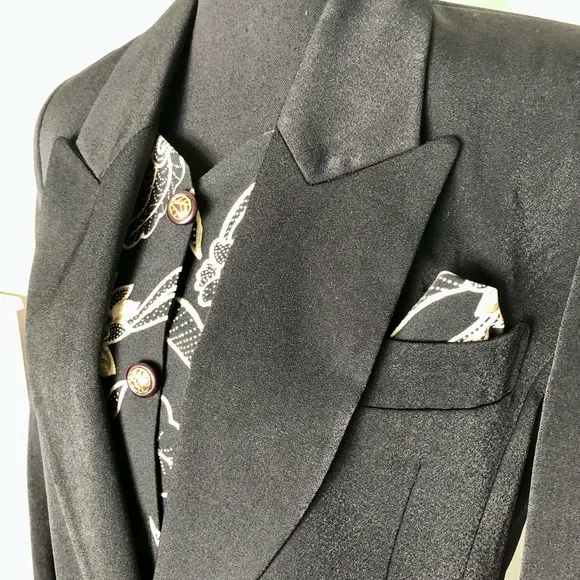 Fashion Black Blazer &amp; Floral Print Skirt Suit Set - Petites