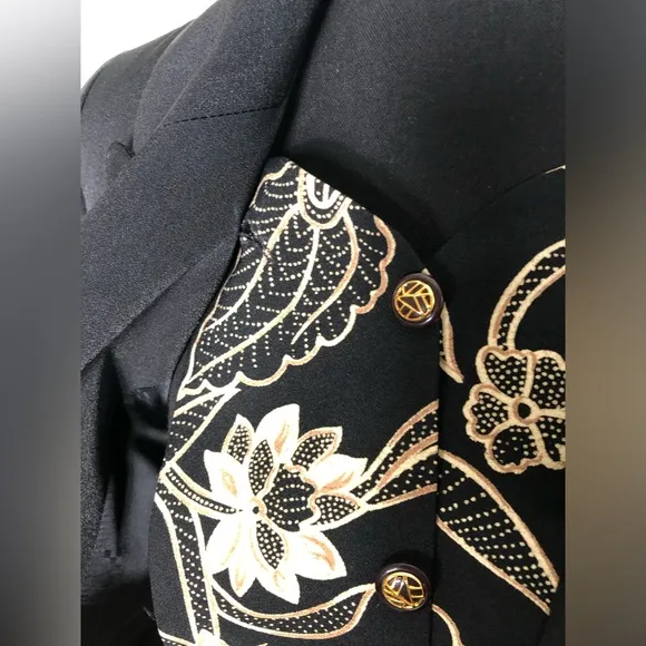 Fashion Black Blazer &amp; Floral Print Skirt Suit Set - Petites