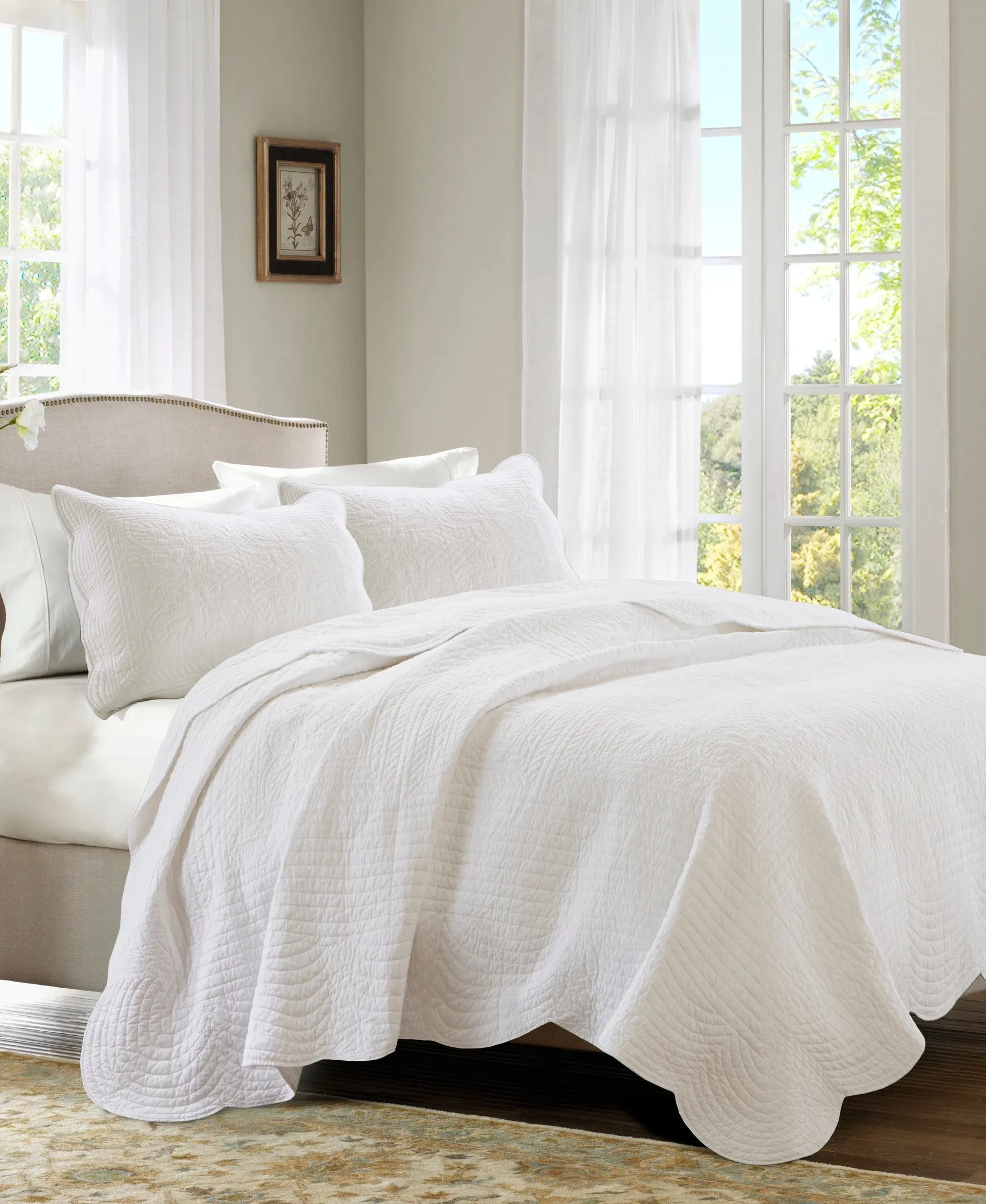 Genoa 3 Piece Reversible Scalloped Edge Quilt Set