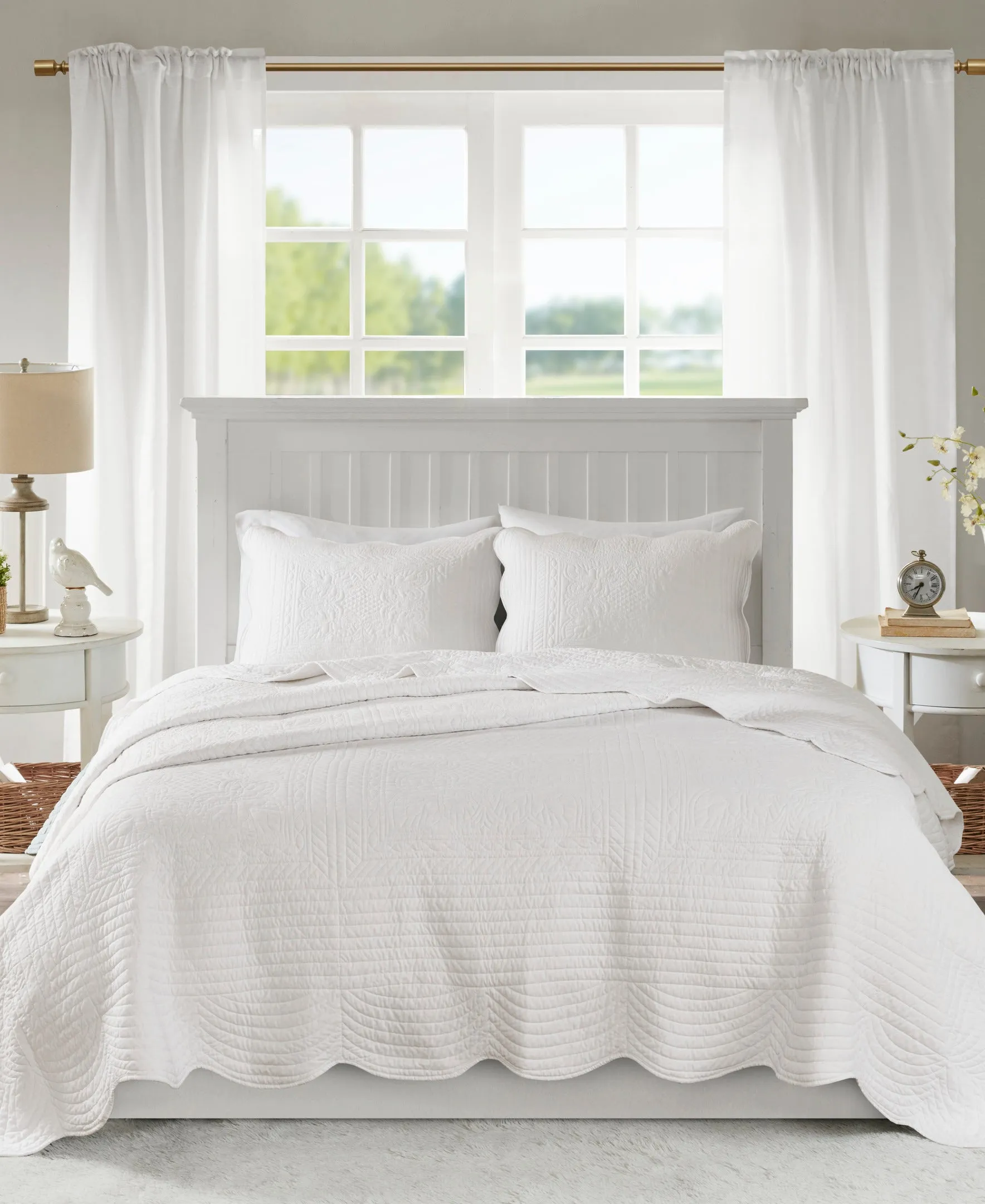 Genoa 3 Piece Reversible Scalloped Edge Quilt Set