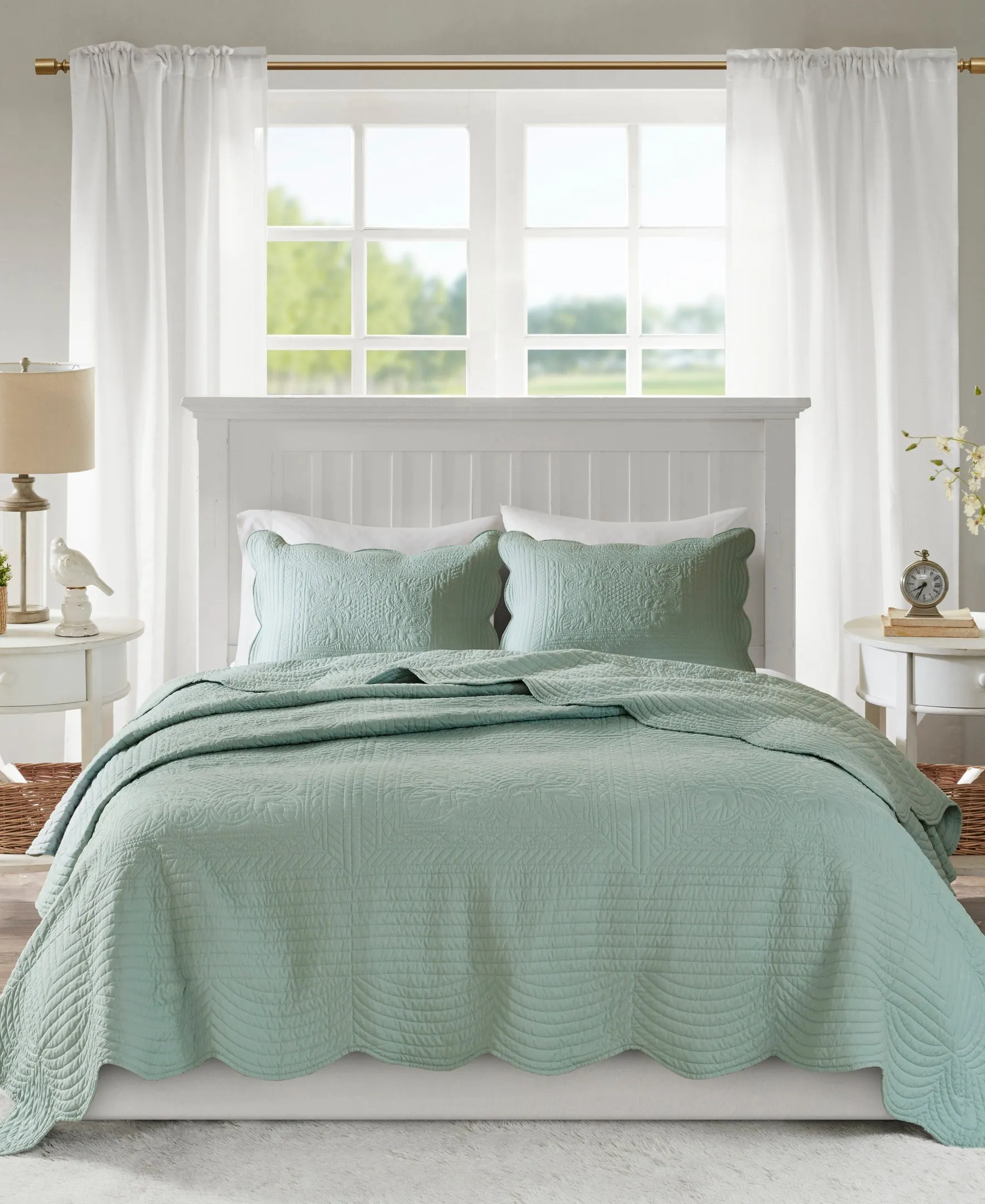 Genoa 3 Piece Reversible Scalloped Edge Quilt Set