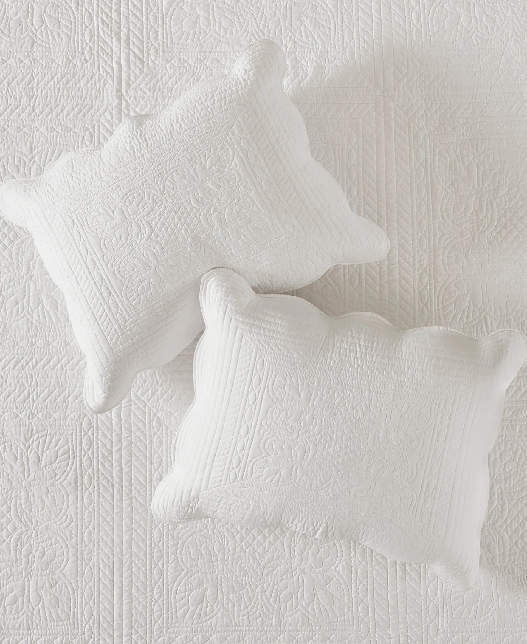 Genoa 3 Piece Reversible Scalloped Edge Quilt Set
