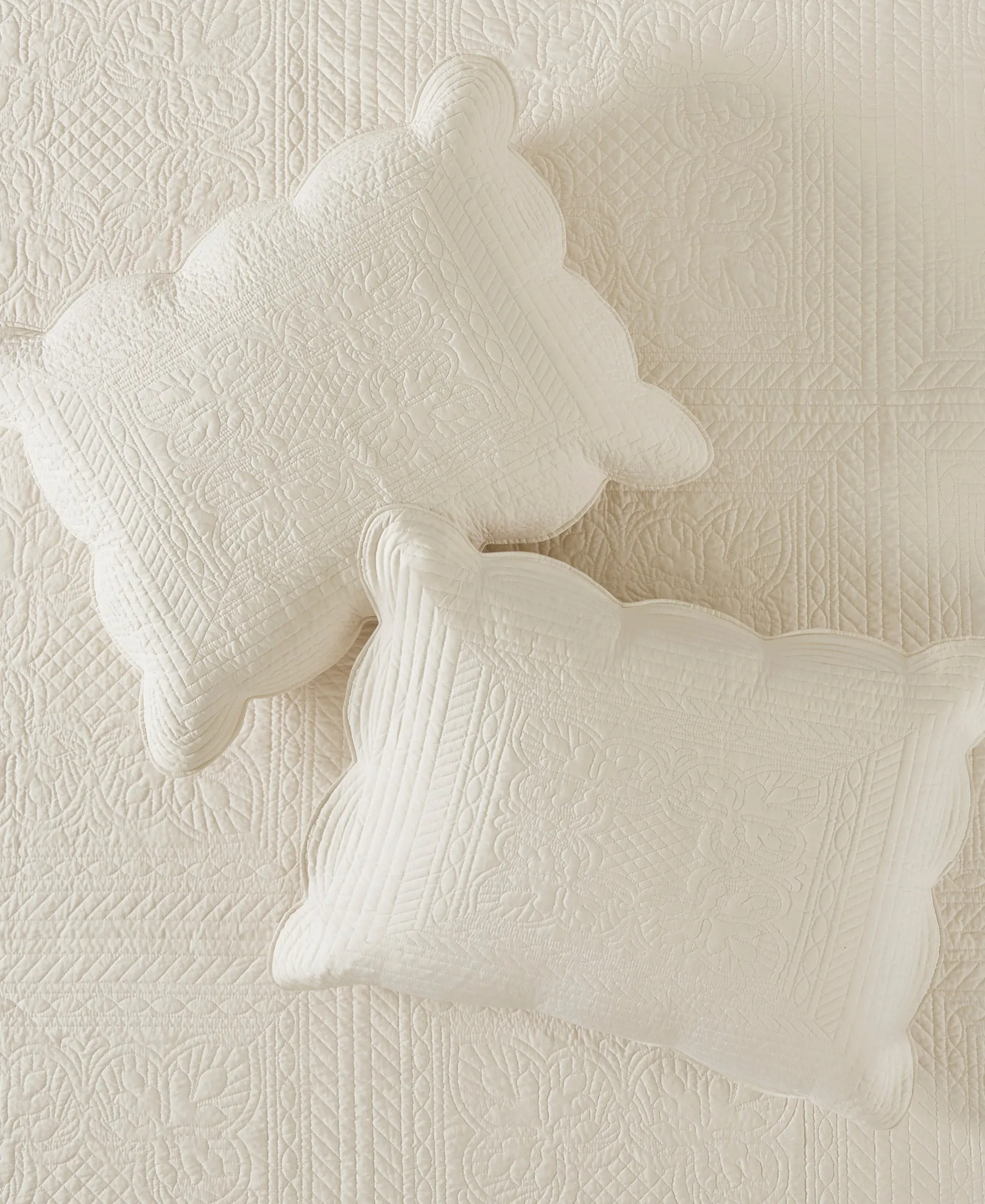 Genoa 3 Piece Reversible Scalloped Edge Quilt Set