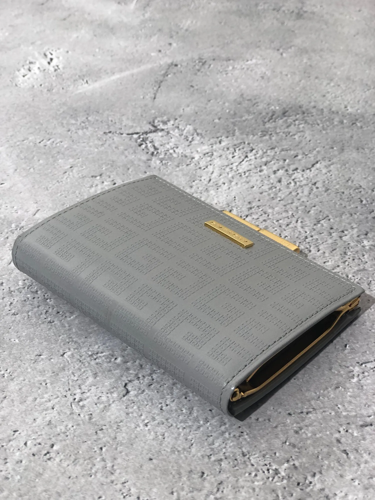 GIVENCHY Logo Leather Metal Clasp Coin Purse Gray Vintage dt8ykn