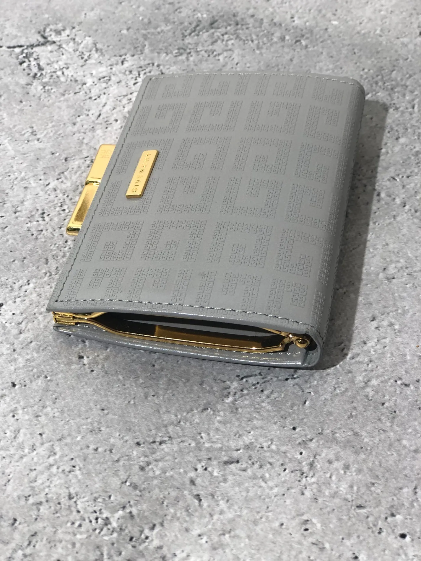 GIVENCHY Logo Leather Metal Clasp Coin Purse Gray Vintage dt8ykn