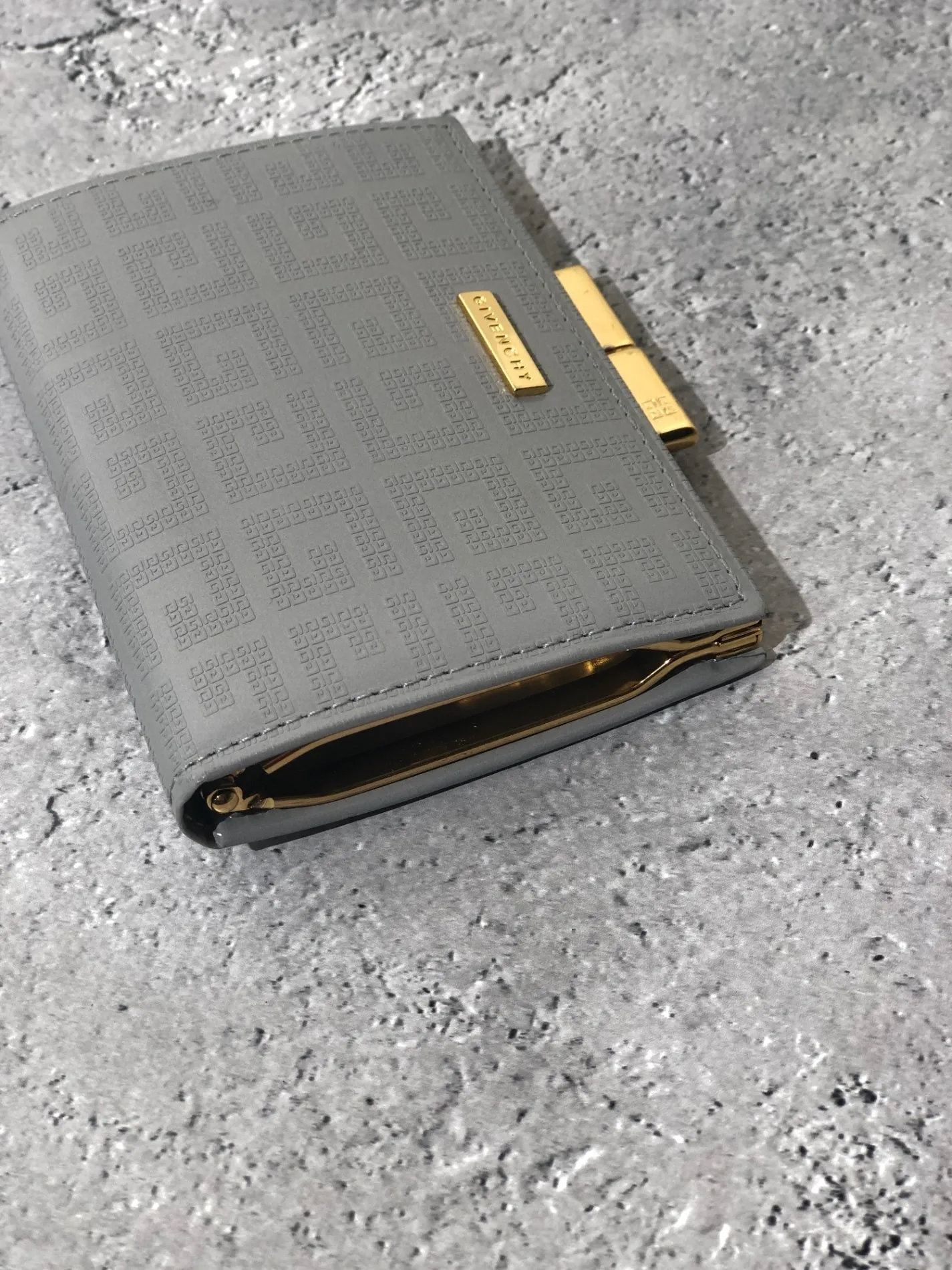 GIVENCHY Logo Leather Metal Clasp Coin Purse Gray Vintage dt8ykn