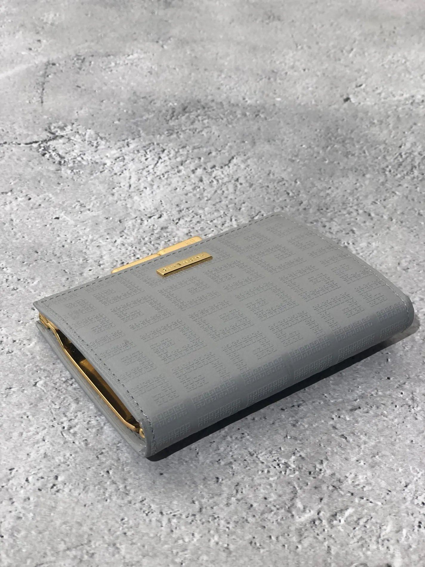 GIVENCHY Logo Leather Metal Clasp Coin Purse Gray Vintage dt8ykn
