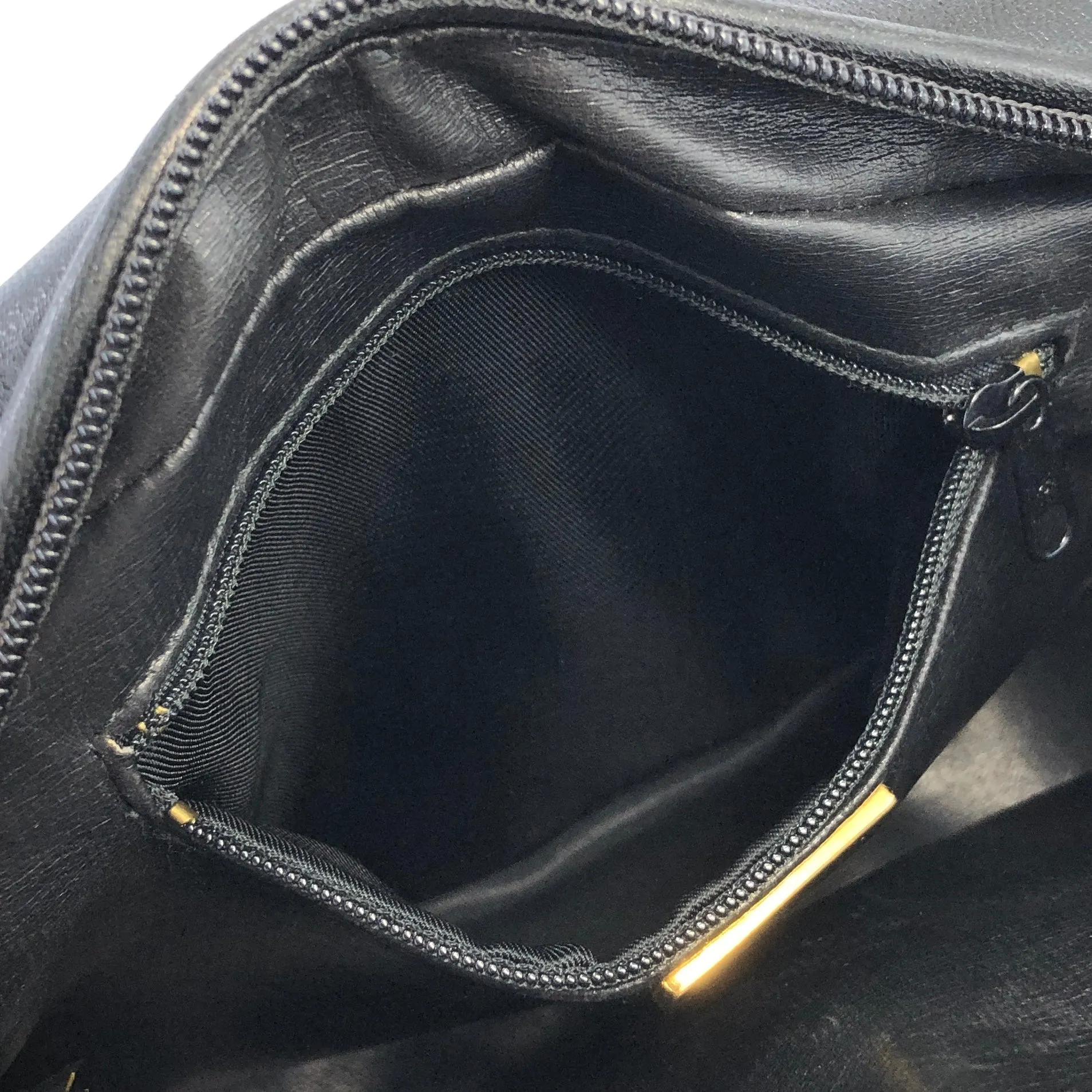 GIVENCHY Logo Quilted Tassel Leather Chain Shoulder bag Black Vintage Old ahvesn