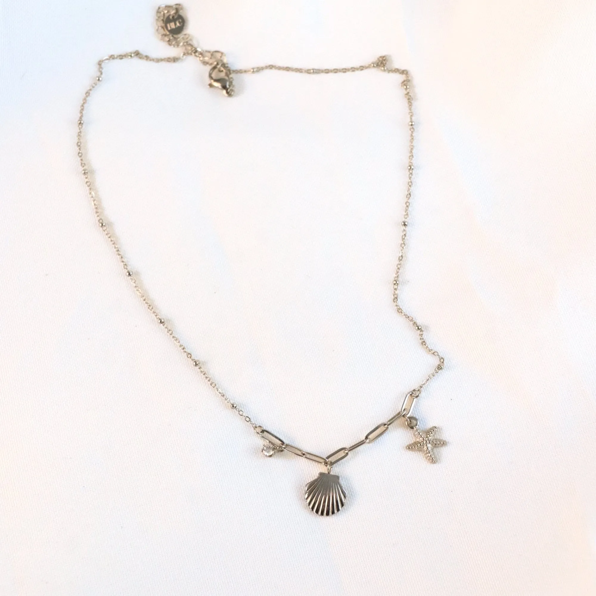 Kyra - Gold Shell Charm Necklace