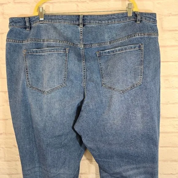 L Eloquii Classic Fit Split Inseam Hem Straight Leg Jean NWT Size 26 Medium Wash