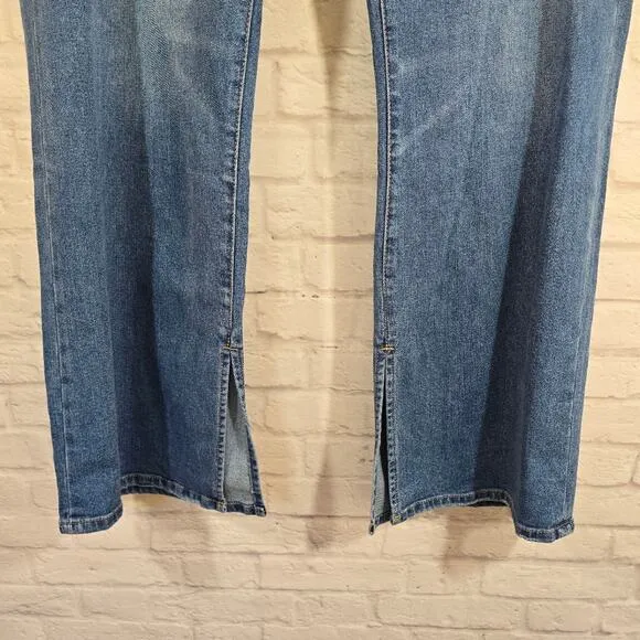 L Eloquii Classic Fit Split Inseam Hem Straight Leg Jean NWT Size 26 Medium Wash