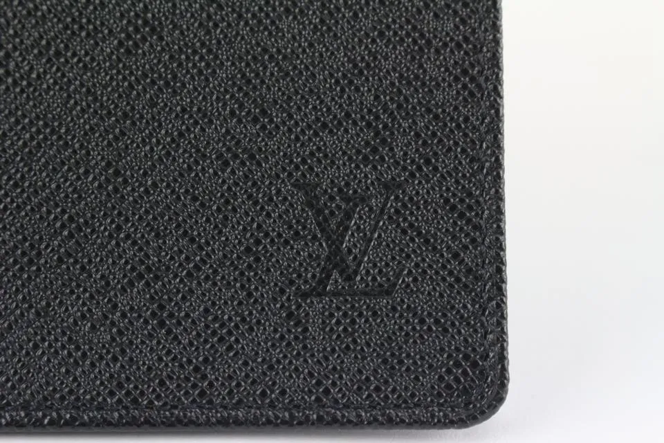Louis Vuitton Black Taiga Leather Card Holder ID Case 1217lv20