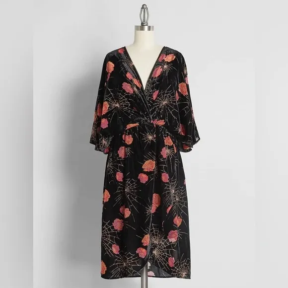 Modcloth Dramatic Depths Velvet Pink Spider Burnout Dress Size: Medium