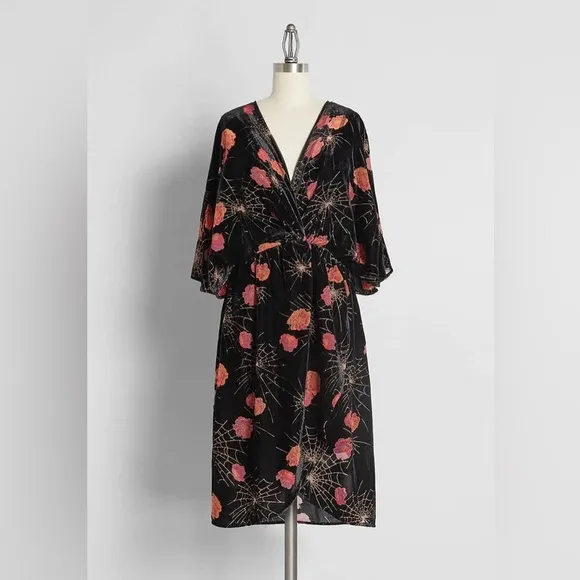 Modcloth Dramatic Depths Velvet Pink Spider Burnout Dress Size: Medium