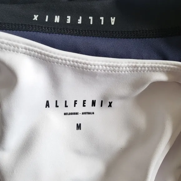 New All Fenix Mia V-Neckline Racerback Stripe White/Navy Sports Bra NWT Medium