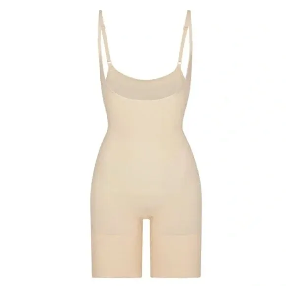 Nwot Skims Open Bust Butt Enhancing Mid Thigh Bodysuit L