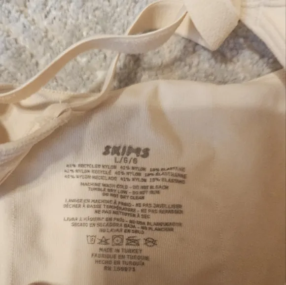 Nwot Skims Open Bust Butt Enhancing Mid Thigh Bodysuit L