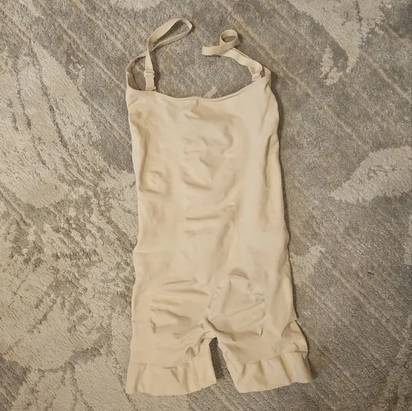 Nwot Skims Open Bust Butt Enhancing Mid Thigh Bodysuit L