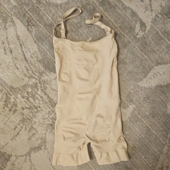 Nwot Skims Open Bust Butt Enhancing Mid Thigh Bodysuit L