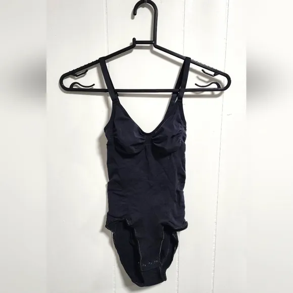 NWOT Skims Seamless Sculpt Brief Bodysuit in Black