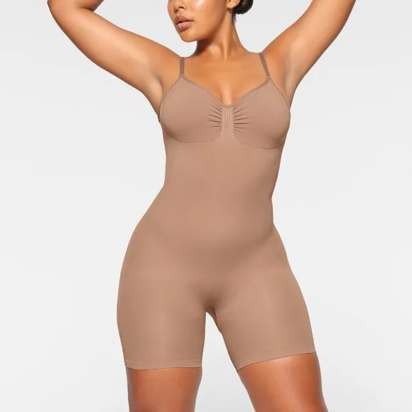 NWOT Skims Seamless Sculpt Low Back Mid Thigh Bodysuit in Sienna, Size XS