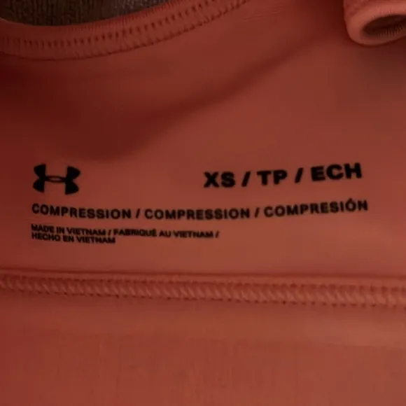 NWT!!  Under Armour women’s size XS set!
