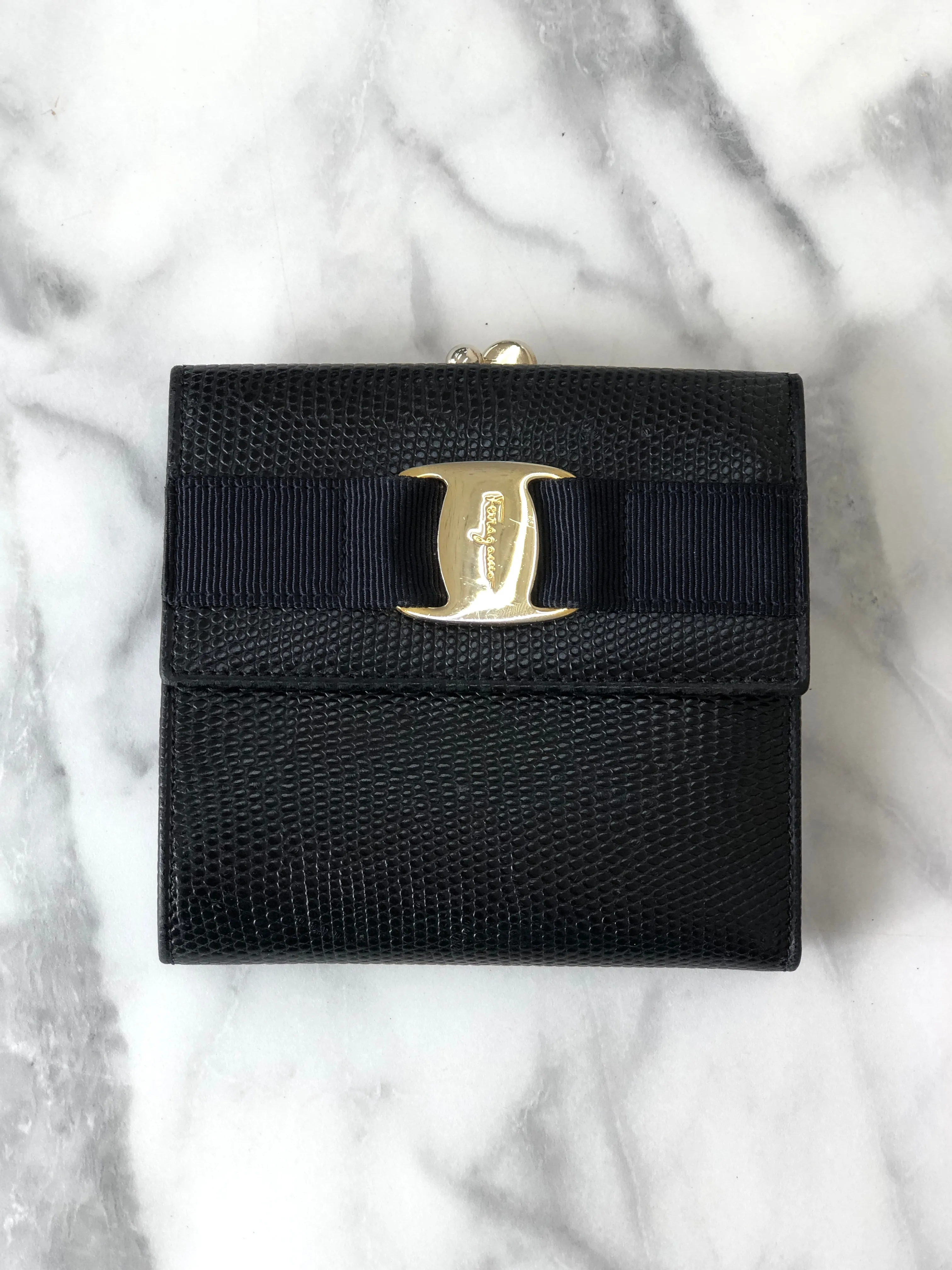 Salvatore Ferragamo Vala Ribbon  Leather Metal Clasp Folded Wallet Black Vintage 2hapn4