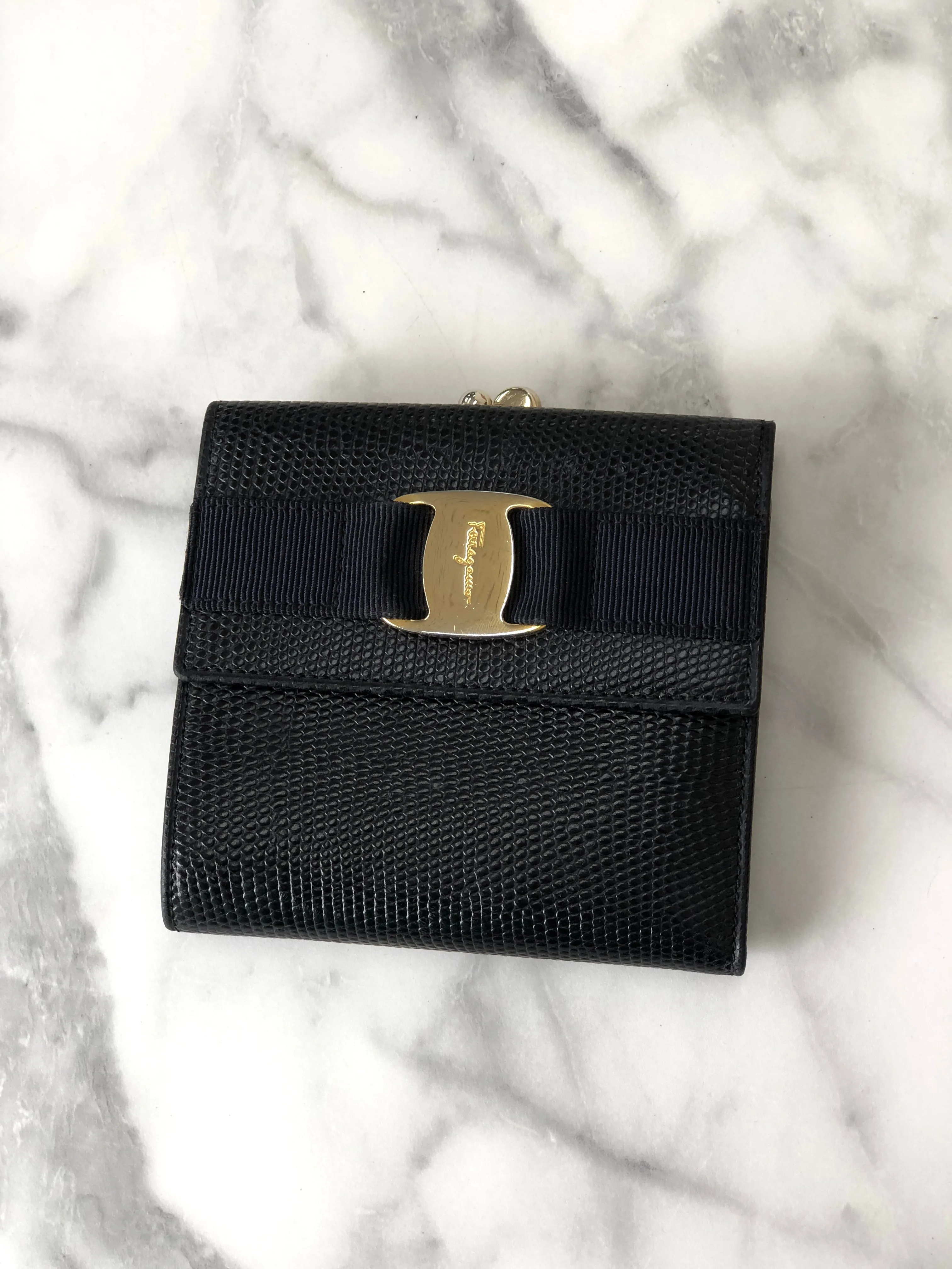 Salvatore Ferragamo Vala Ribbon  Leather Metal Clasp Folded Wallet Black Vintage 2hapn4