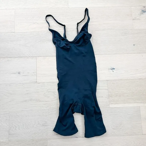 Skims Seamless Sculpt Mid Thigh Bodysuit Onyx Black Size Small NWOT