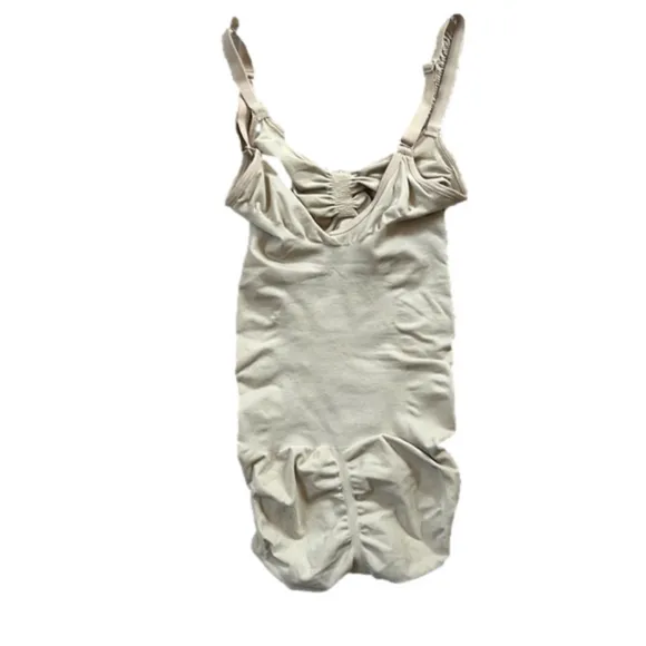 Skims Small Sculpting Bodysuit Brief Clay