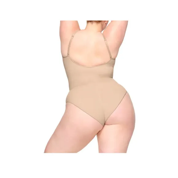 Skims Small Sculpting Bodysuit Brief Clay
