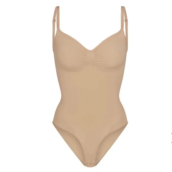 Skims Small Sculpting Bodysuit Brief Clay