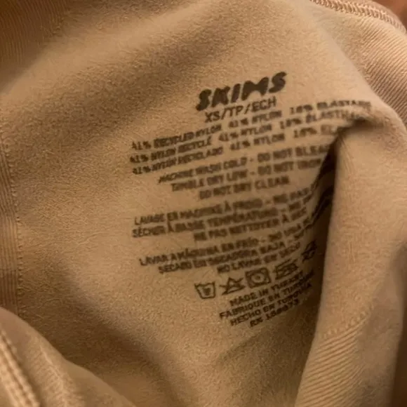 Skims XS Seamless Sculpting Thong Bodysuit Clay