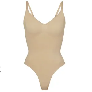 Skims XS Seamless Sculpting Thong Bodysuit Clay