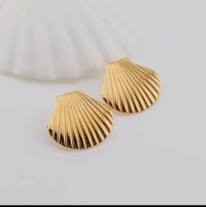SWIM IN-PRIVATE ISLAND SHELL EARRINGS