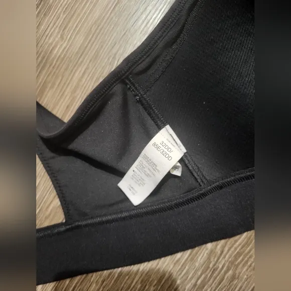 Under Armour 32DD Black sports bra