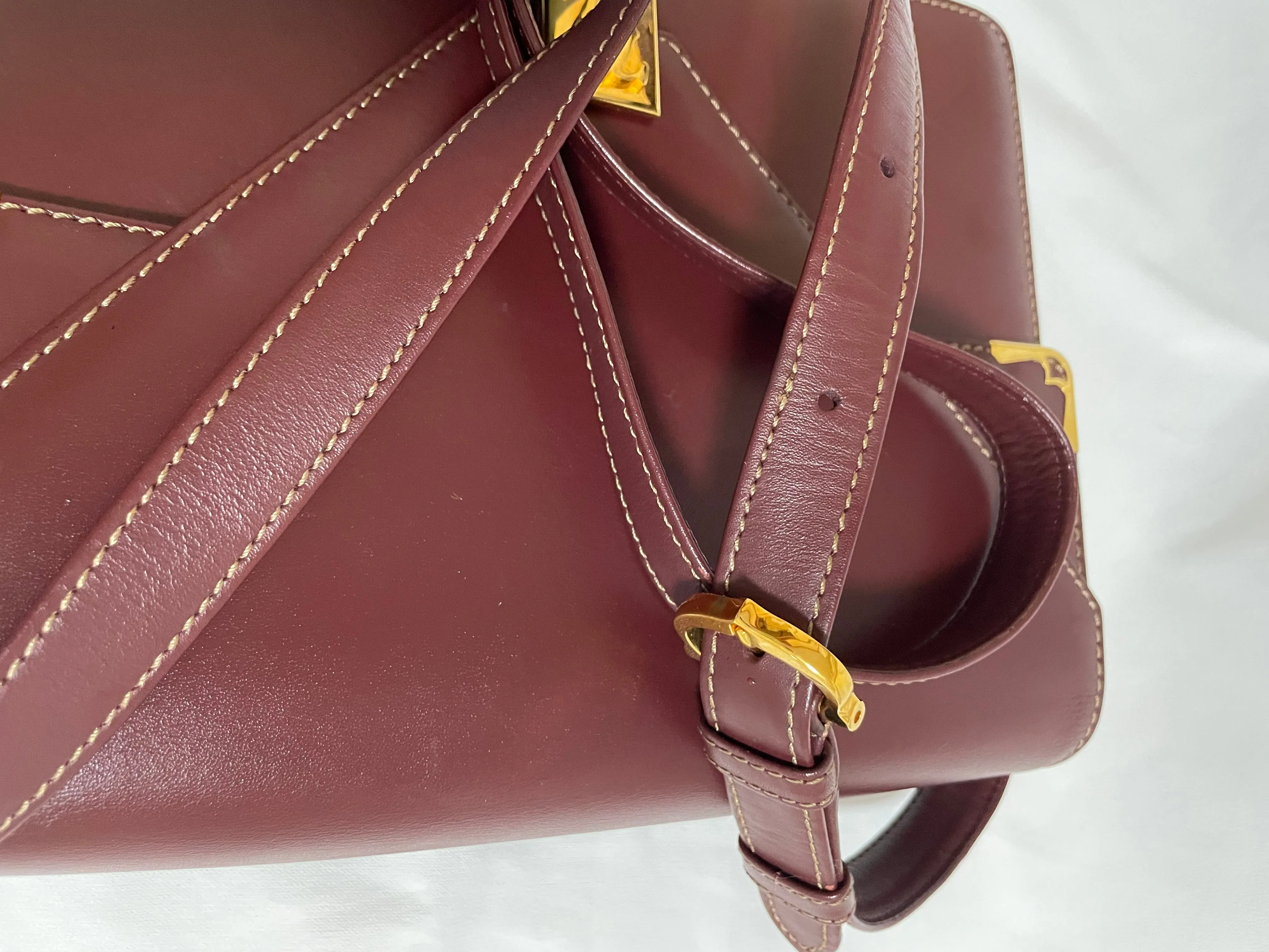 Vintage Cartier double flap envelope shoulder bag with gold-tone logo charm closure and frames. Classic purse from Must de Cartier. 0408172