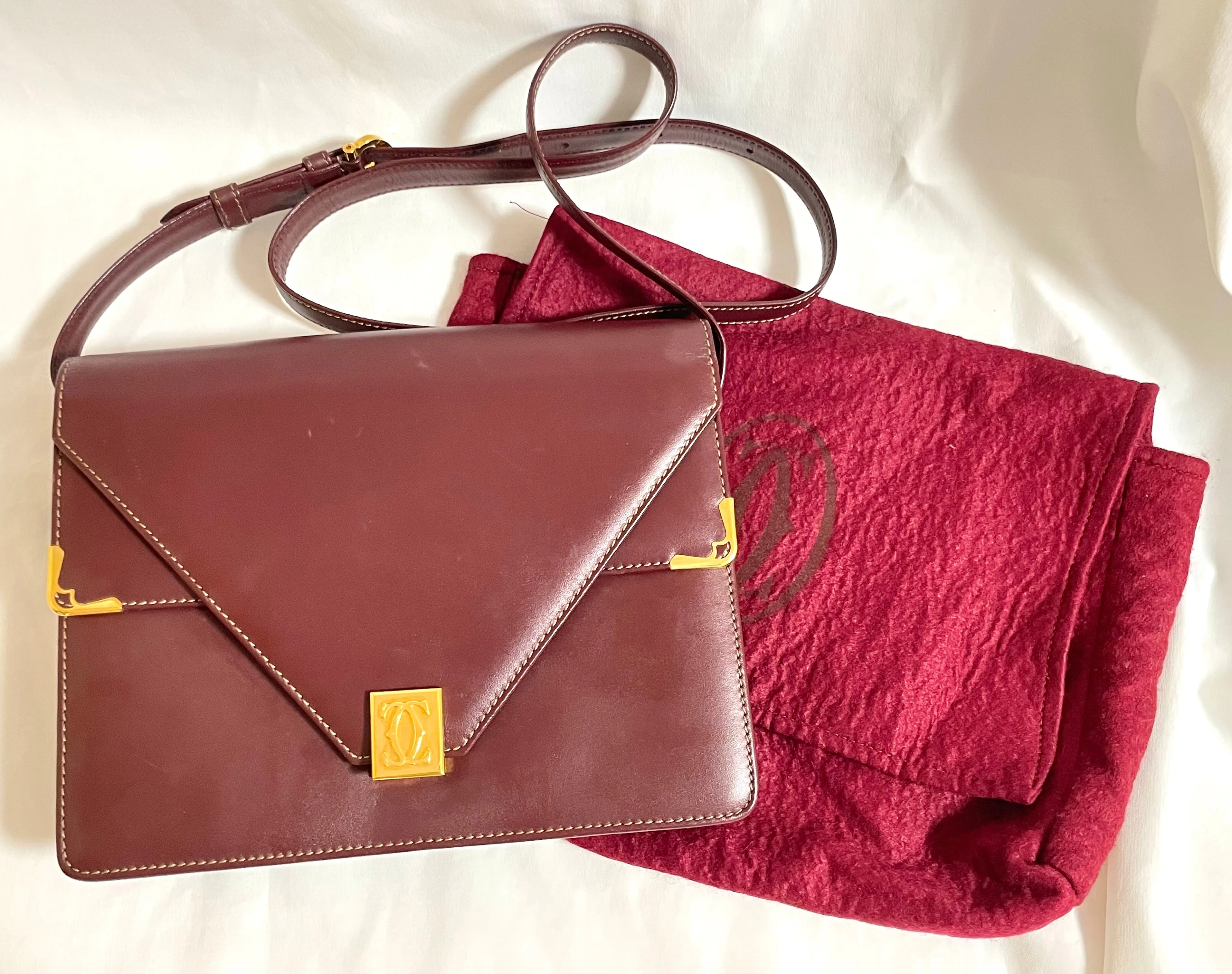 Vintage Cartier double flap envelope shoulder bag with gold-tone logo charm closure and frames. Classic purse from Must de Cartier. 0408172