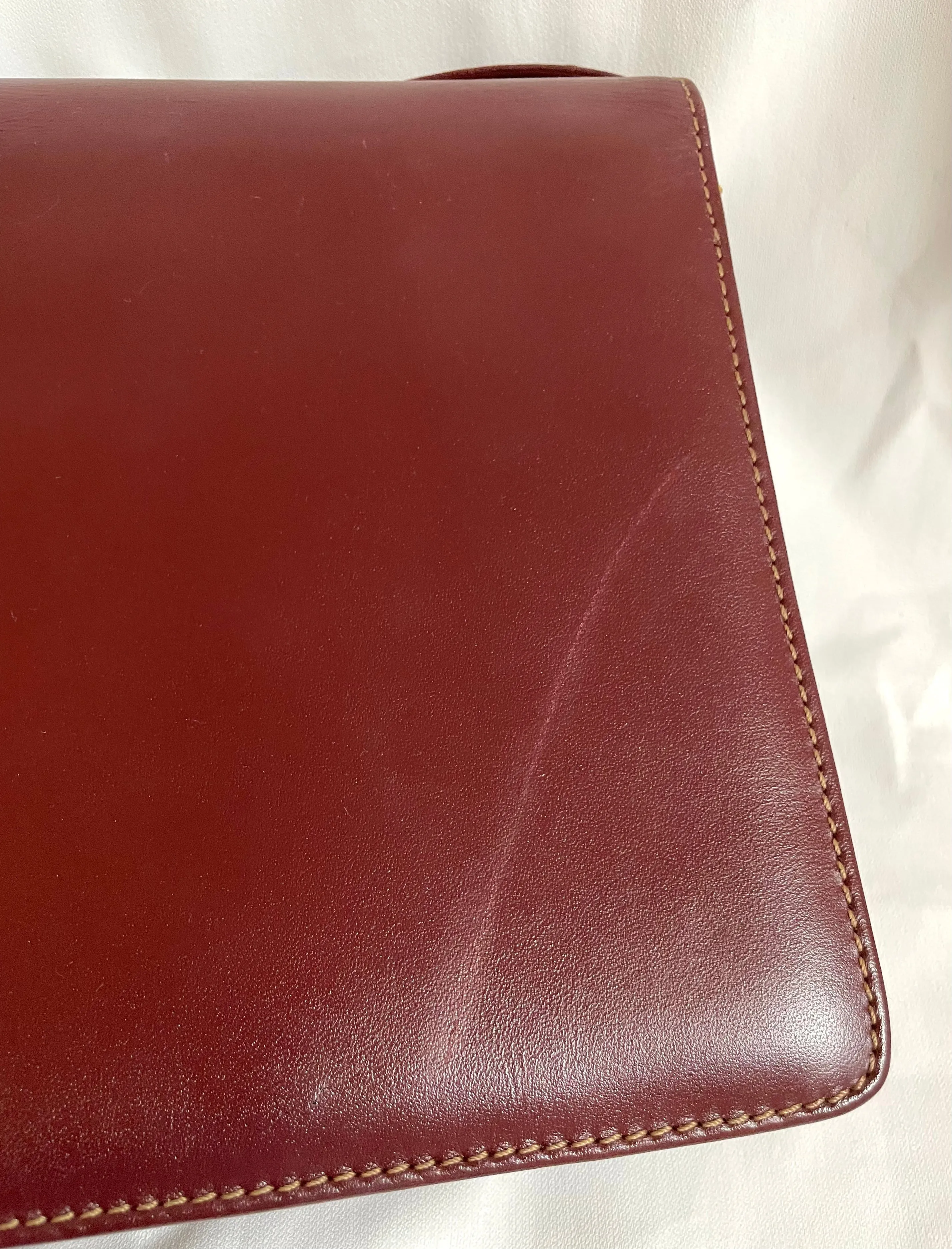 Vintage Cartier double flap envelope shoulder bag with gold-tone logo charm closure and frames. Classic purse from Must de Cartier. 0408172