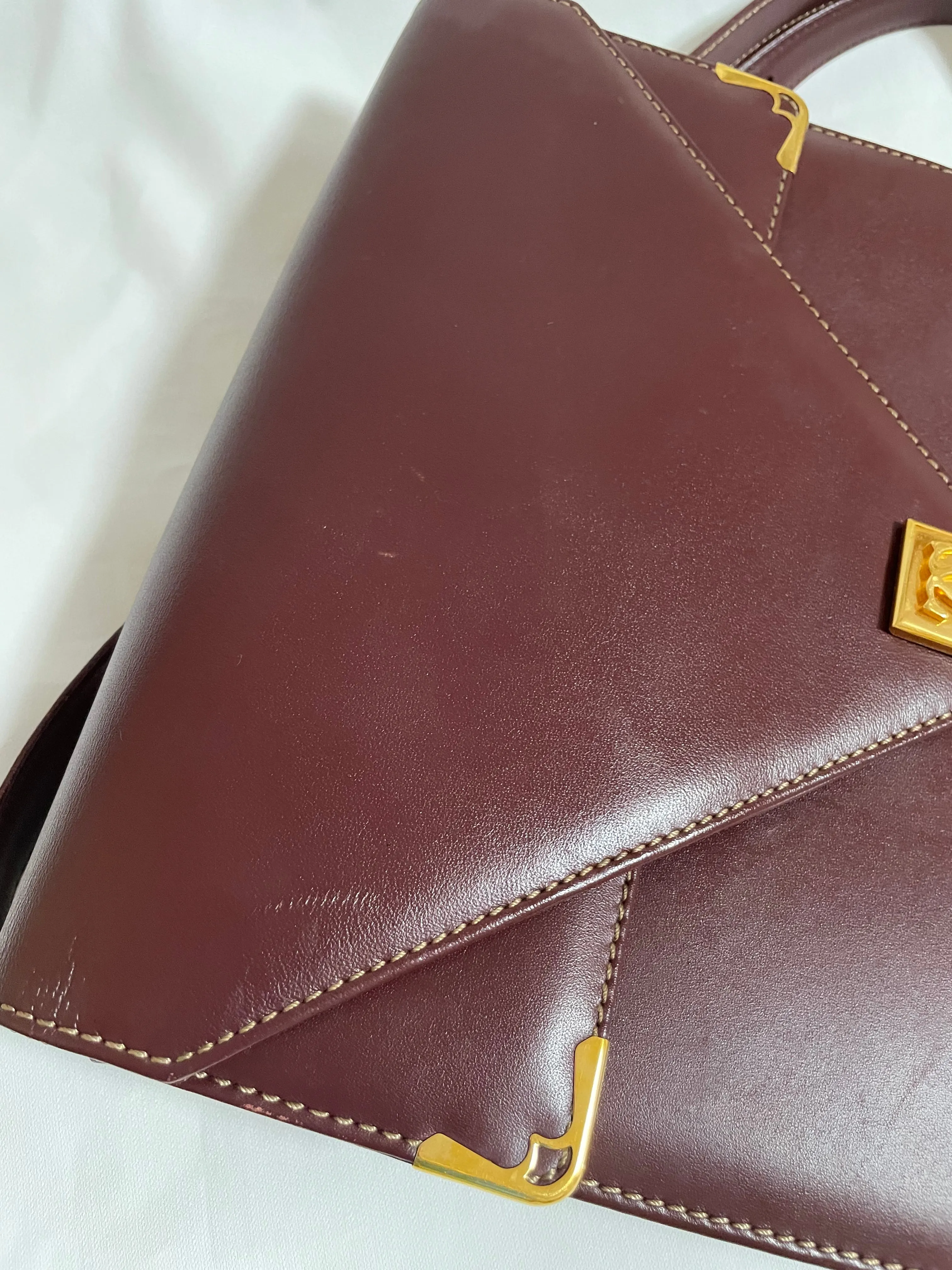 Vintage Cartier double flap envelope shoulder bag with gold-tone logo charm closure and frames. Classic purse from Must de Cartier. 0408172