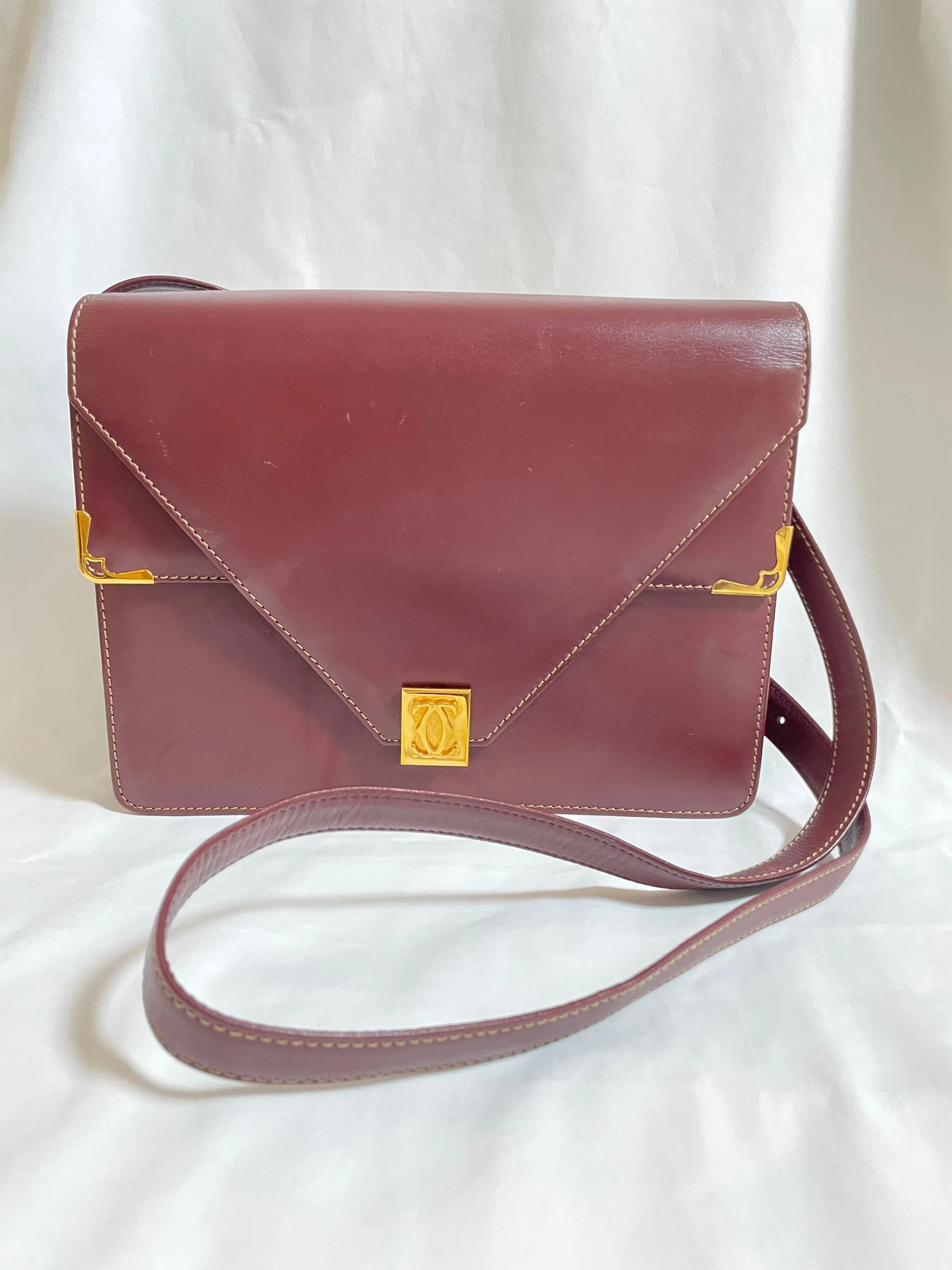 Vintage Cartier double flap envelope shoulder bag with gold-tone logo charm closure and frames. Classic purse from Must de Cartier. 0408172