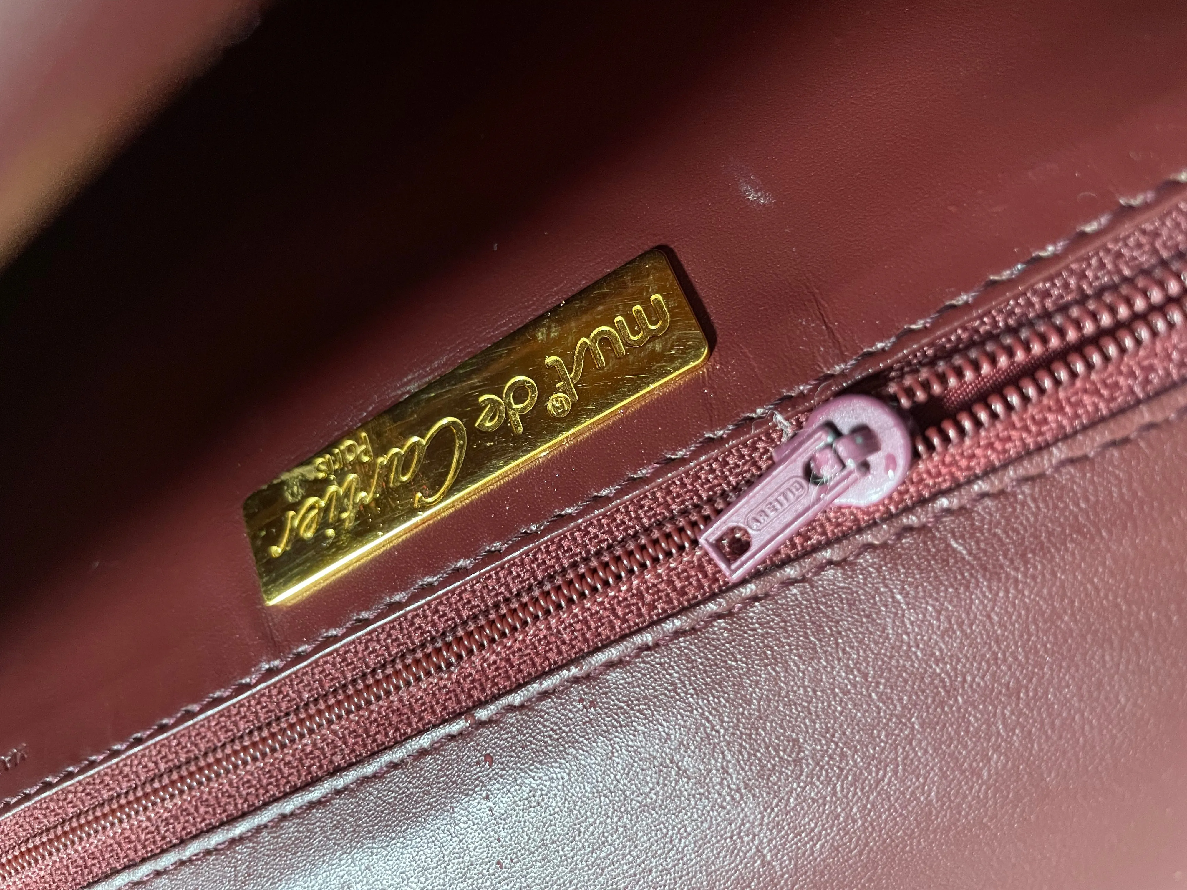 Vintage Cartier double flap envelope shoulder bag with gold-tone logo charm closure and frames. Classic purse from Must de Cartier. 0408172